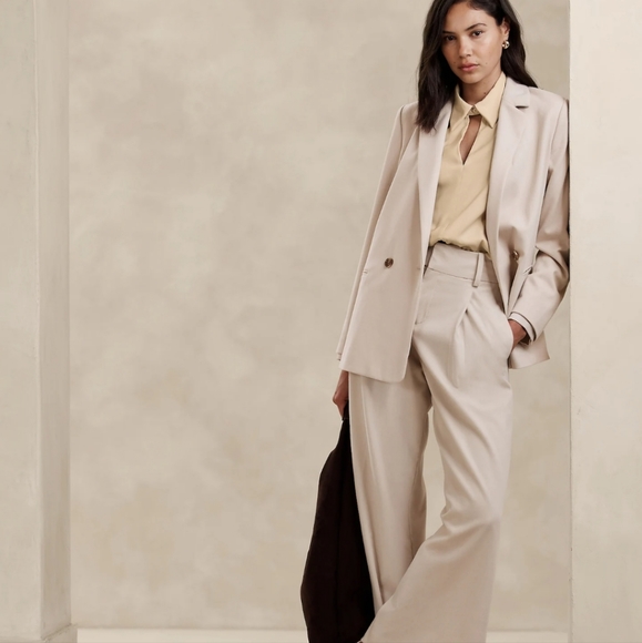 Banana Republic Cream Blouse Size M - Picture 2 of 3